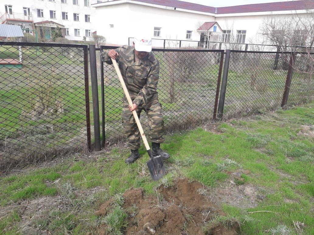 Мектеп мұғалімдері мен оқушылардың сенбілігі