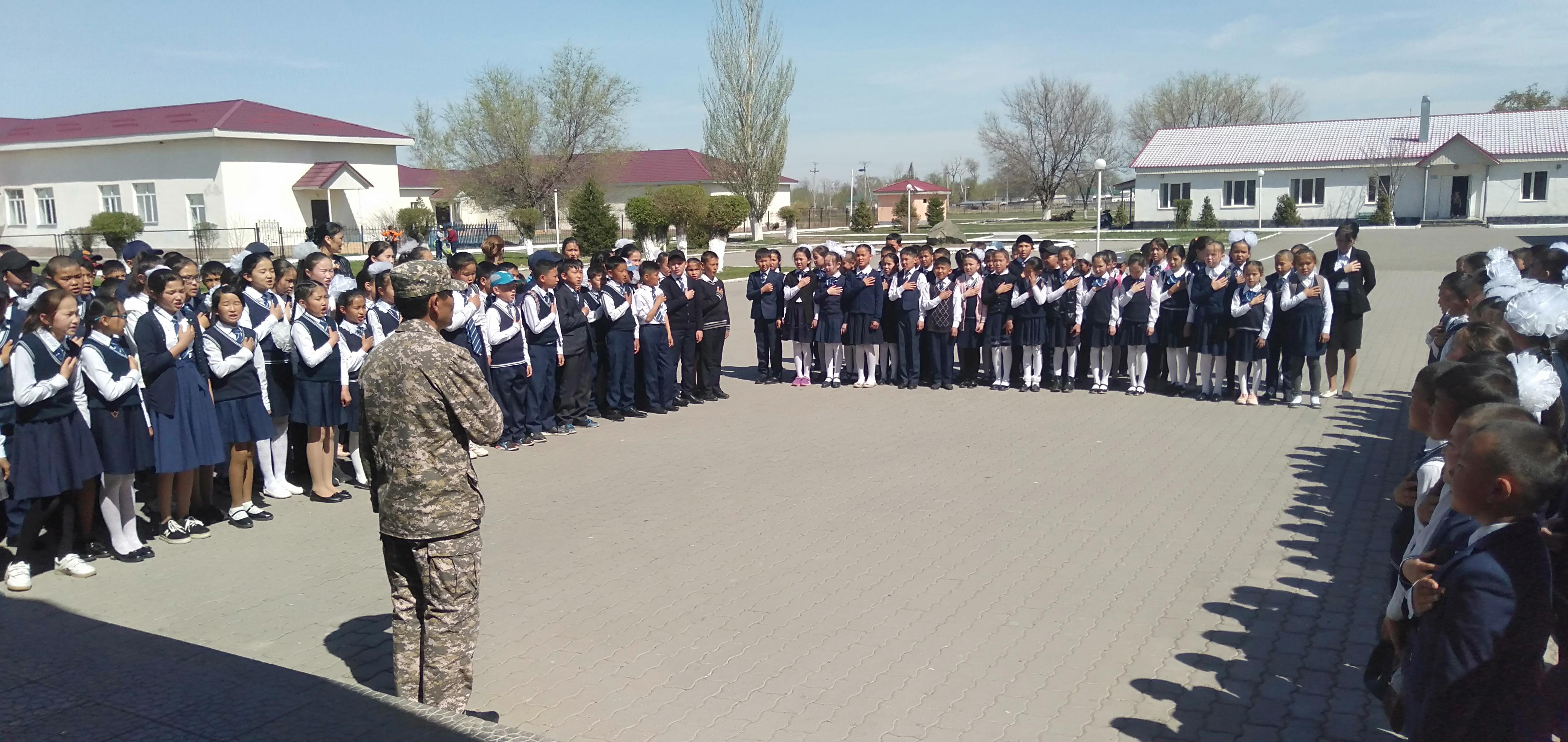 Мемлекеттік Гимнді орындау