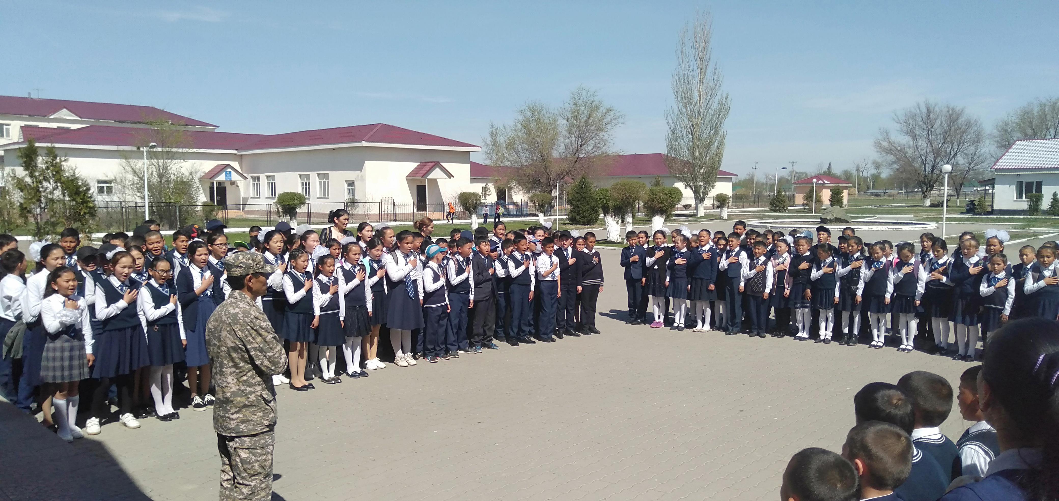 Мемлекеттік Гимнді орындау