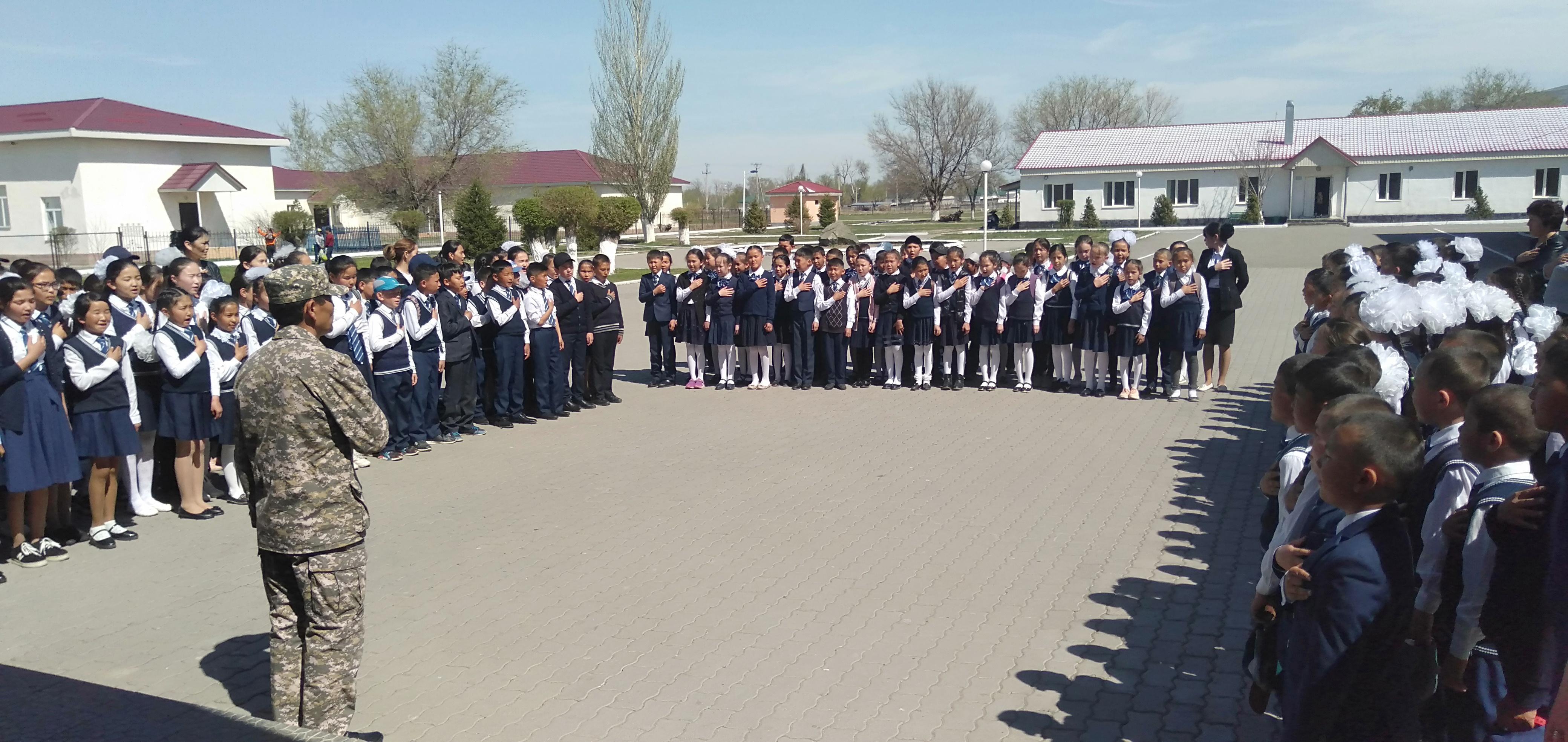 Мемлекеттік Гимнді орындау